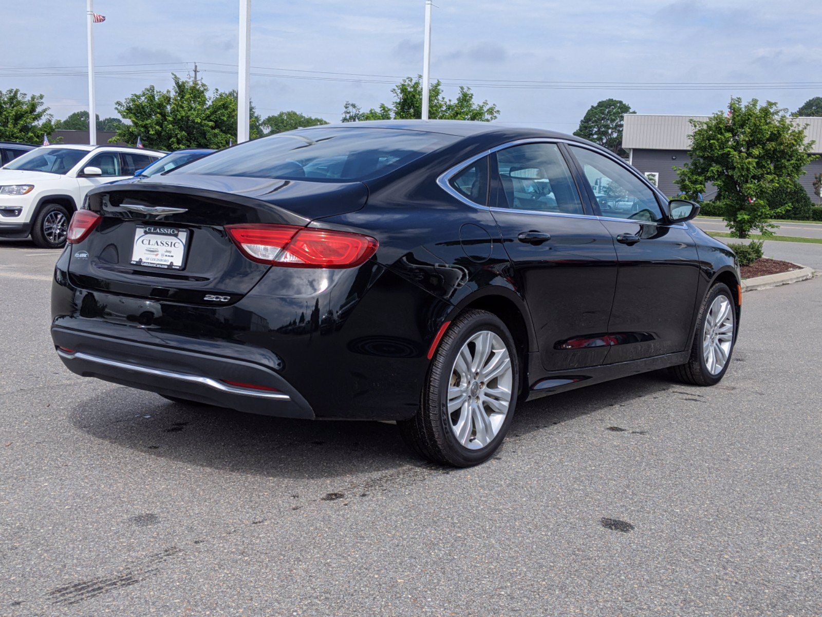 Pre-Owned 2015 Chrysler 200 Limited FWD 4dr Car