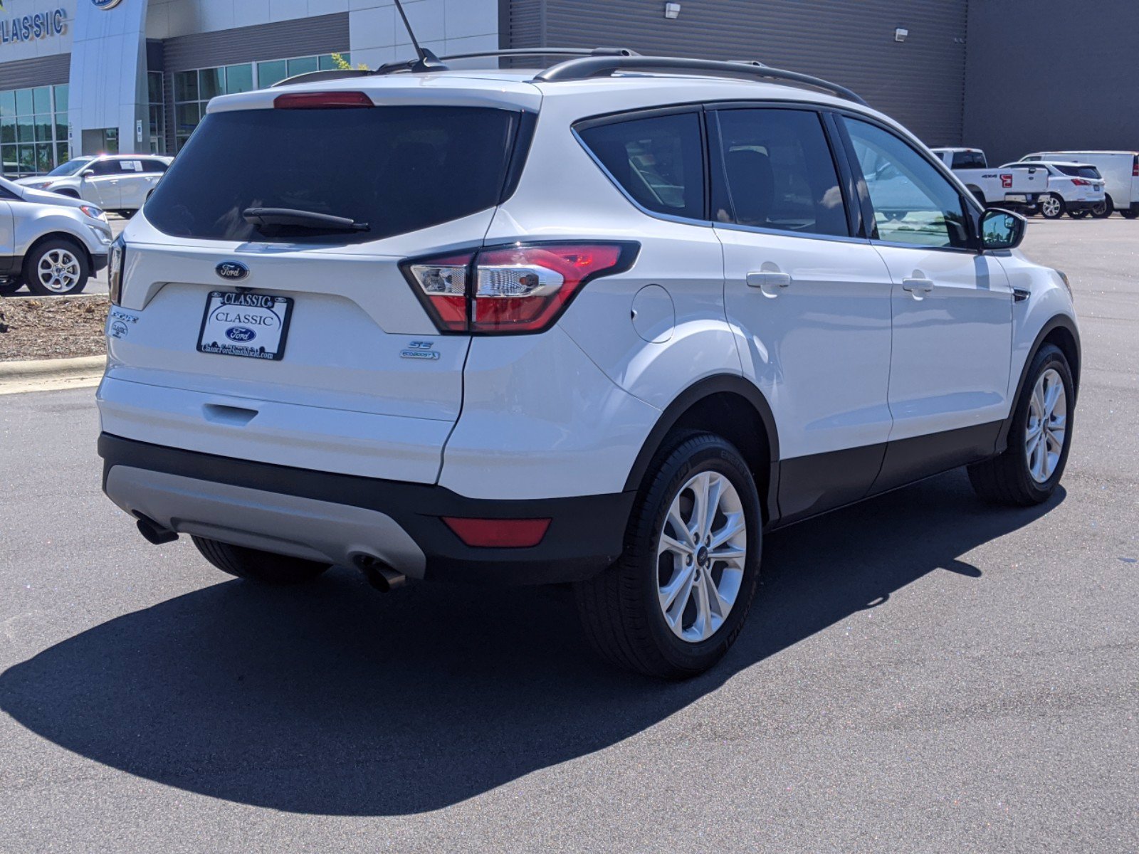 Pre-Owned 2018 Ford Escape SE FWD Sport Utility