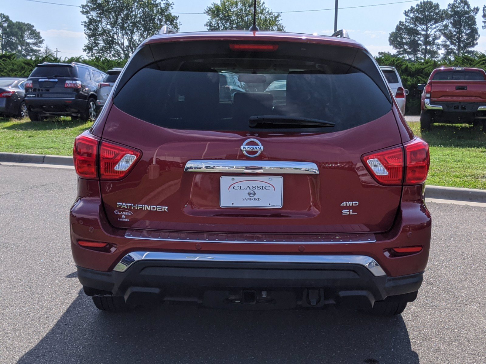 Pre-Owned 2017 Nissan Pathfinder SL With Navigation & 4WD