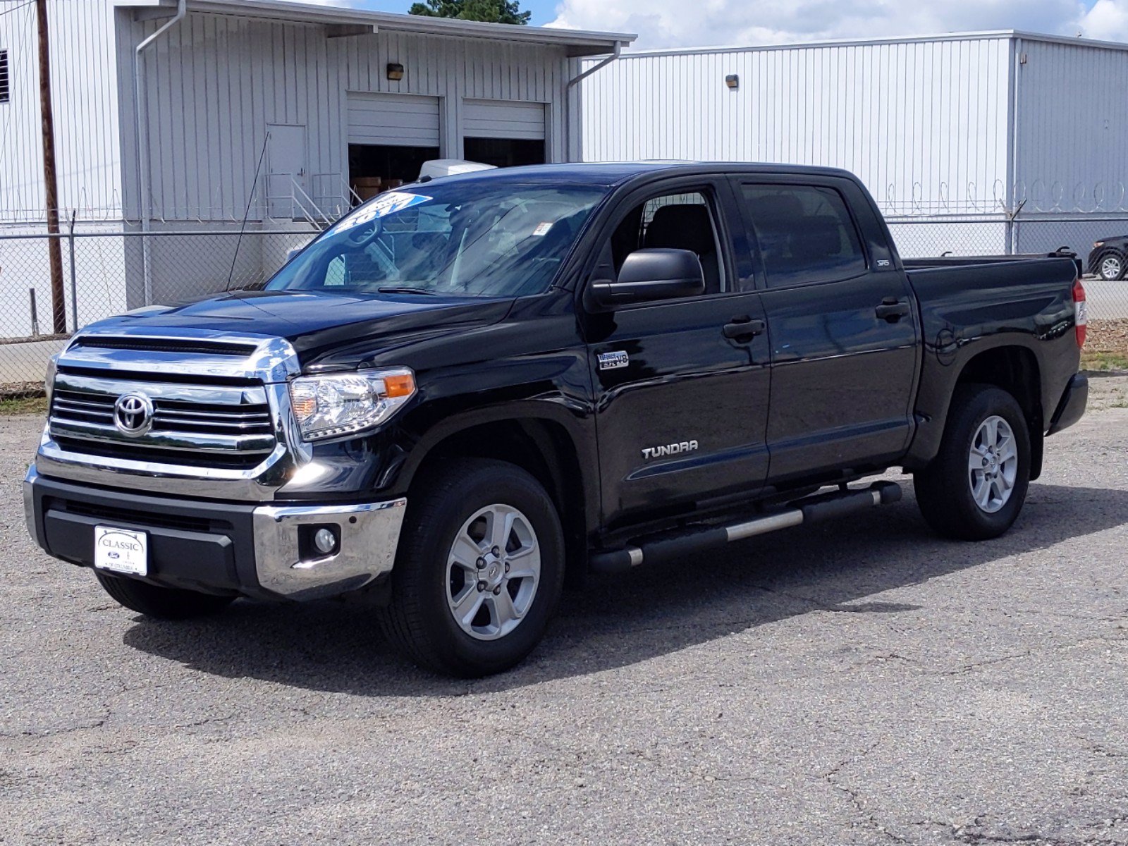 Pre-Owned 2017 Toyota Tundra 4WD SR5 4WD