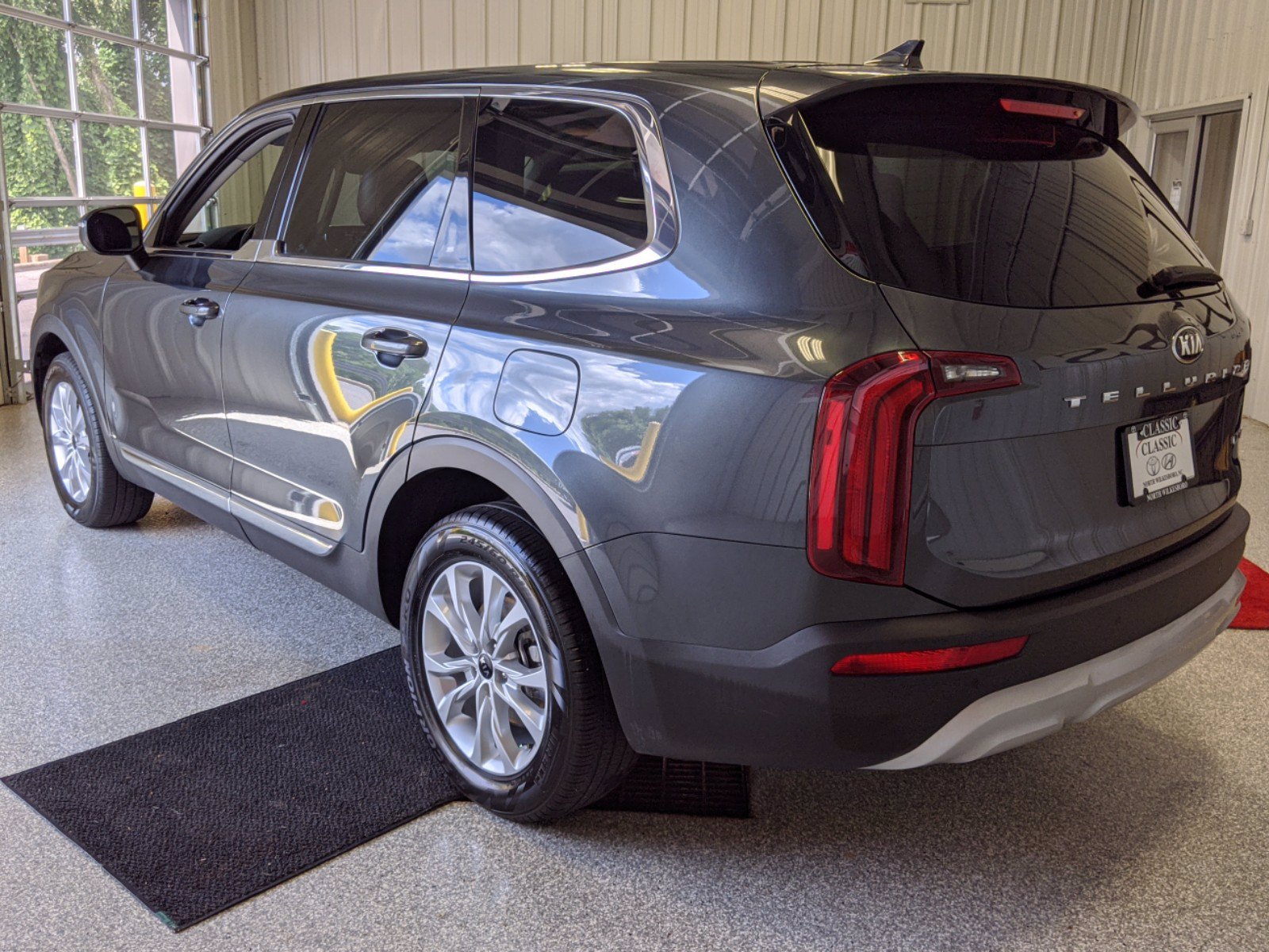 Pre-Owned 2020 Kia Telluride LX FWD Sport Utility