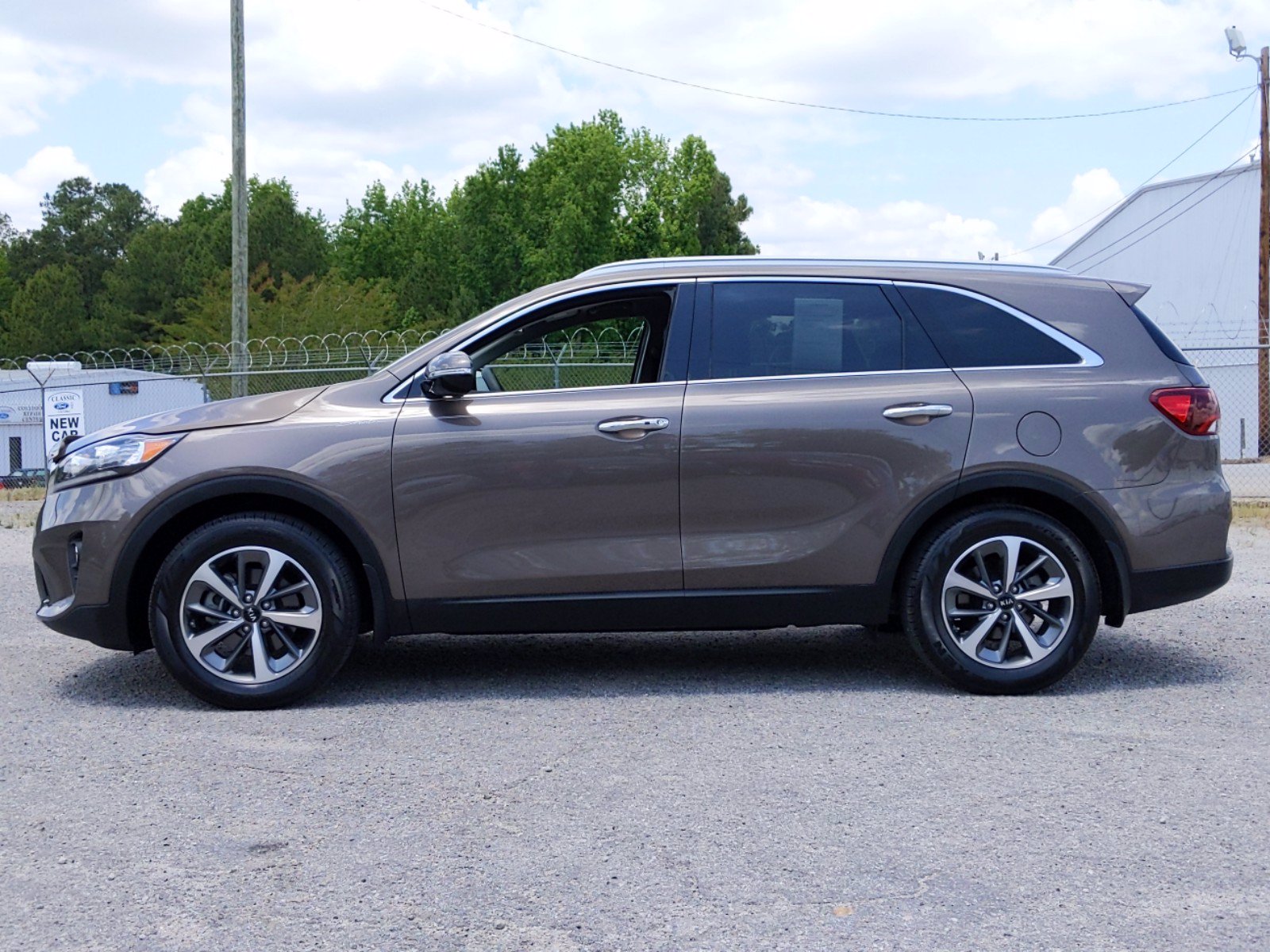 Kia sorento premium brown